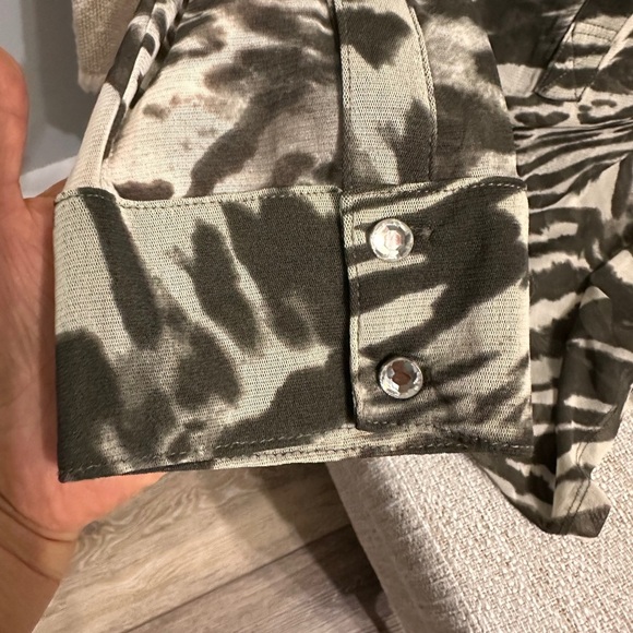 🛍️I-N-C half button shirt with roll up sleeve Size M - Picture 3 of 9